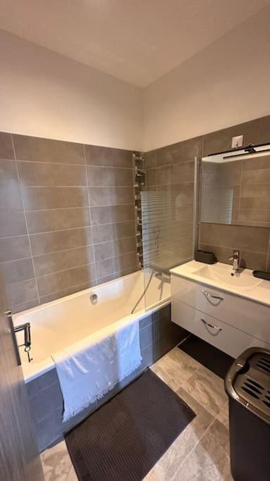 Maison Entierement Renovee Villa Ambares-et-Lagrave Bagian luar foto